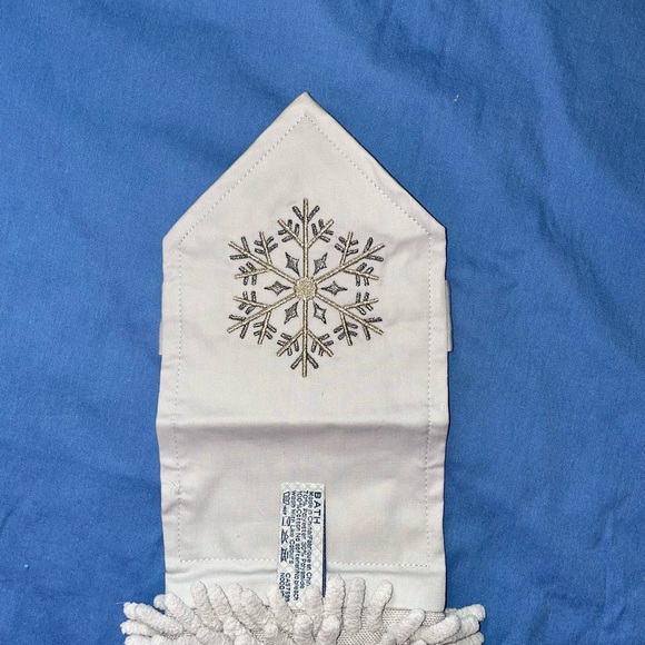 Limited edition Norwex Chenille snowflake hand towel - Picture 6 of 9